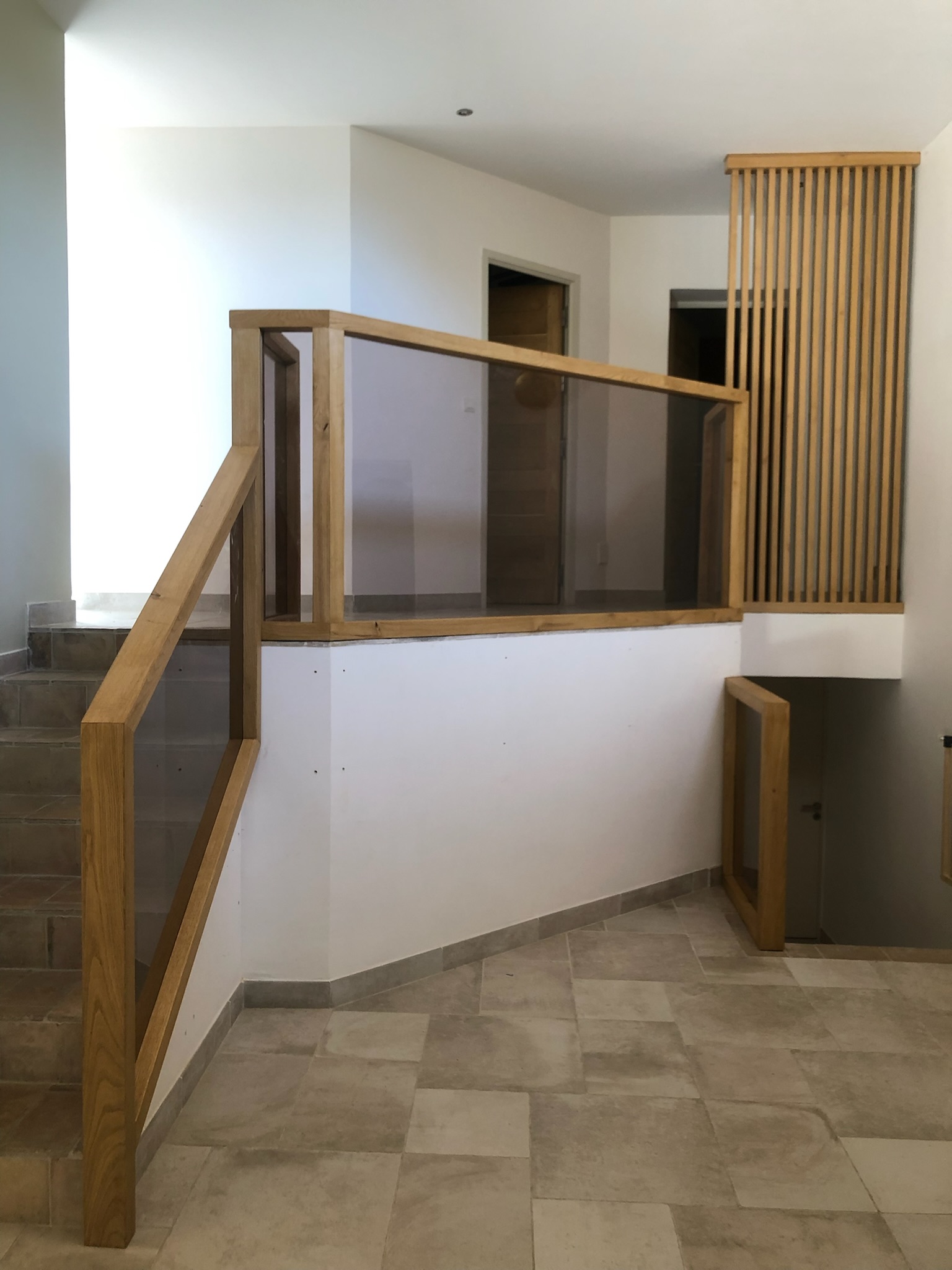 aménagement escalier etagere sous un escalier
